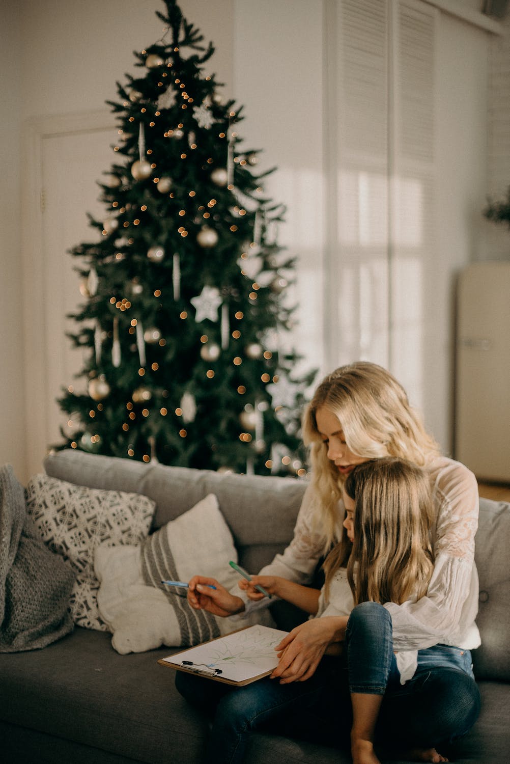 6 Signs Your Child Is Experiencing Anxiety During the Holidays
