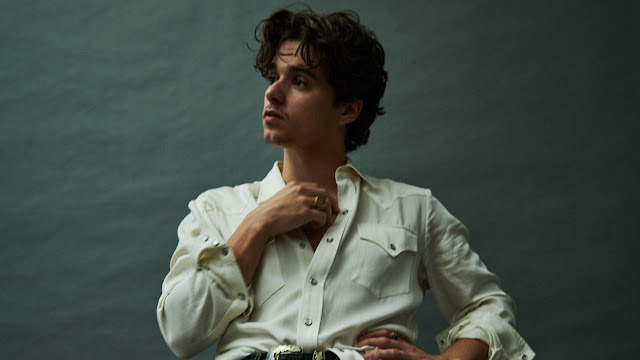 Bradley Simpson shares new single “Picasso”