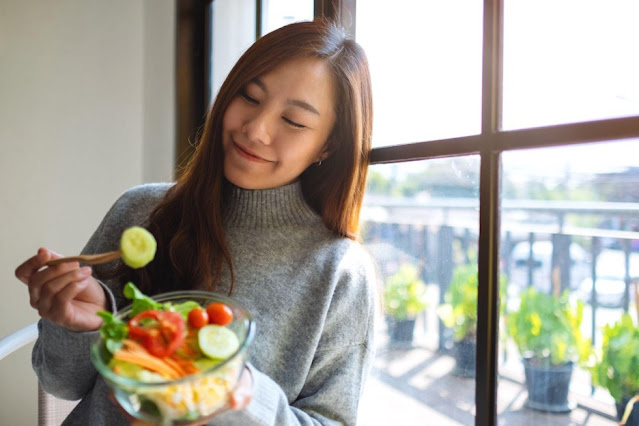 Gut20Defender Woman20eating20healthy