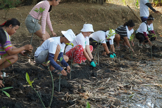 Grab20Philippines20Celebrates20Earth20Day20202520Kicks20Off20Mangrove20Planting20Project20in20La20Union 4