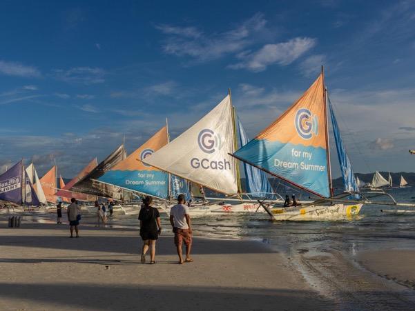 Let These Dream Summer Vacays of Laureen &  Maki Inspire Your Next Trip