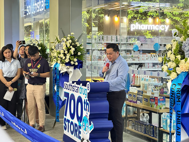 Ribbon20Cutting 3