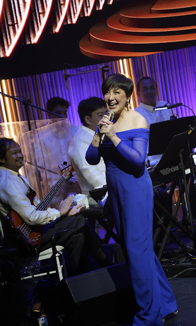 Photo20 20Sharon20singing20Ikaw